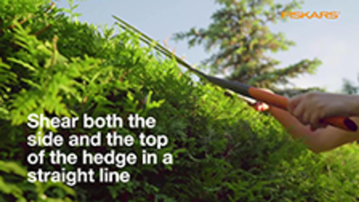 Fiskars PowergearX Hedge Shear - 280mm Hard Steel - Lightweight FiberComp