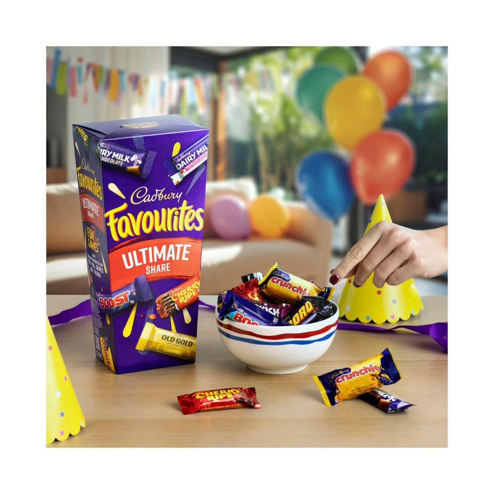 Cadbury Favourites Ultimate Share Boxed Chocolate - 700g