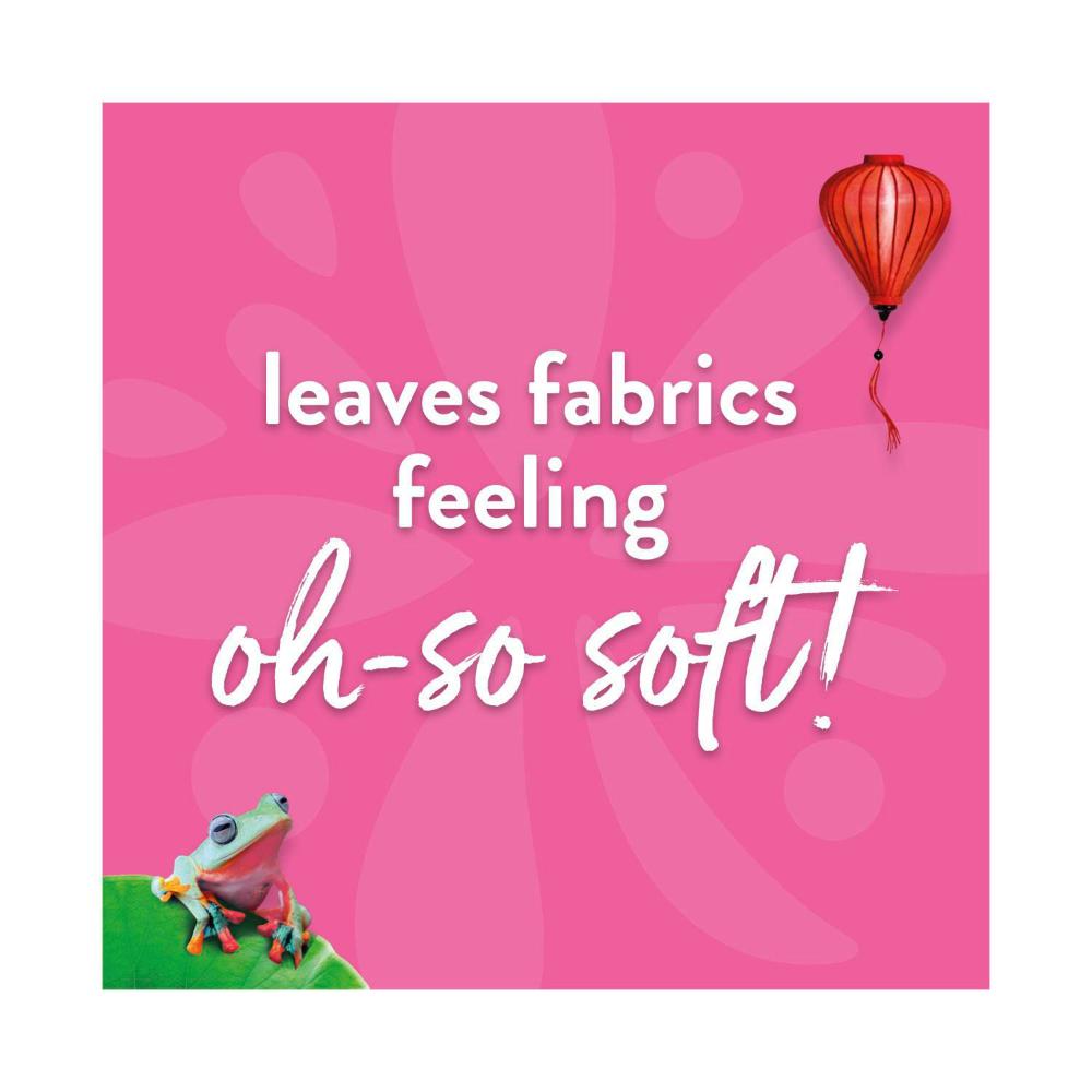 Fluffy Ultra Fabric Softener Divine Blends Lotus - 900mL