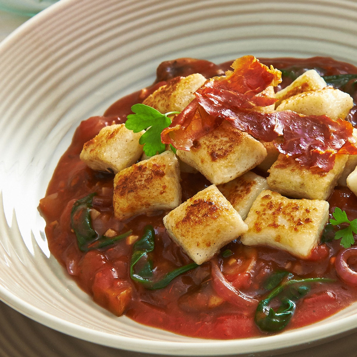 Leggos Roasted Garlic Chunky Tomato & Onion Pasta Sauce 500g