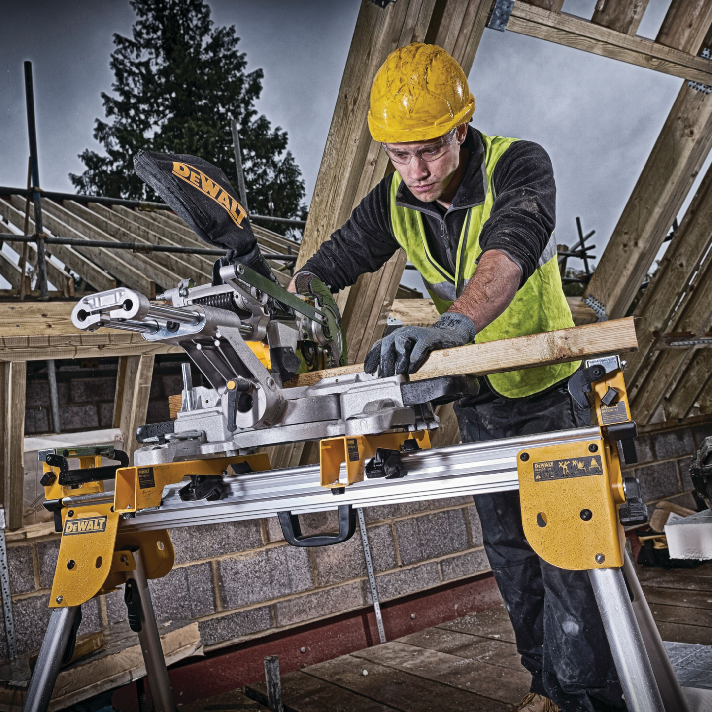DEWALT Sliding Mitre Saw - 18V - 184mm - DCS365N-XE