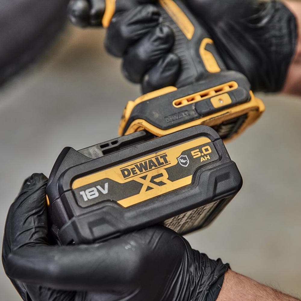 DEWALT 18V 5.0Ah XR Grease Resistant Battery DCB184G-XJ