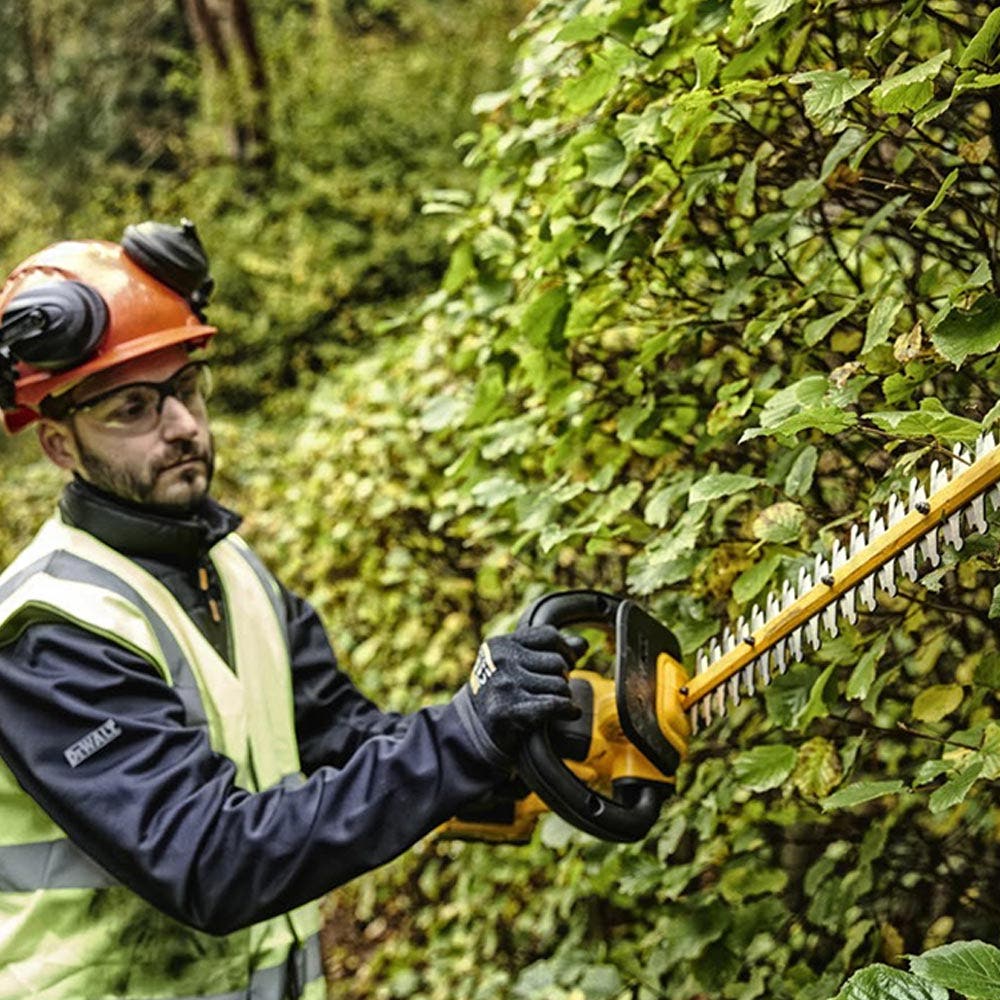 DEWALT 18V XR Brushless 55cm (22 ) Pole Hedge Trimmer Skin DCMPH566N-XE