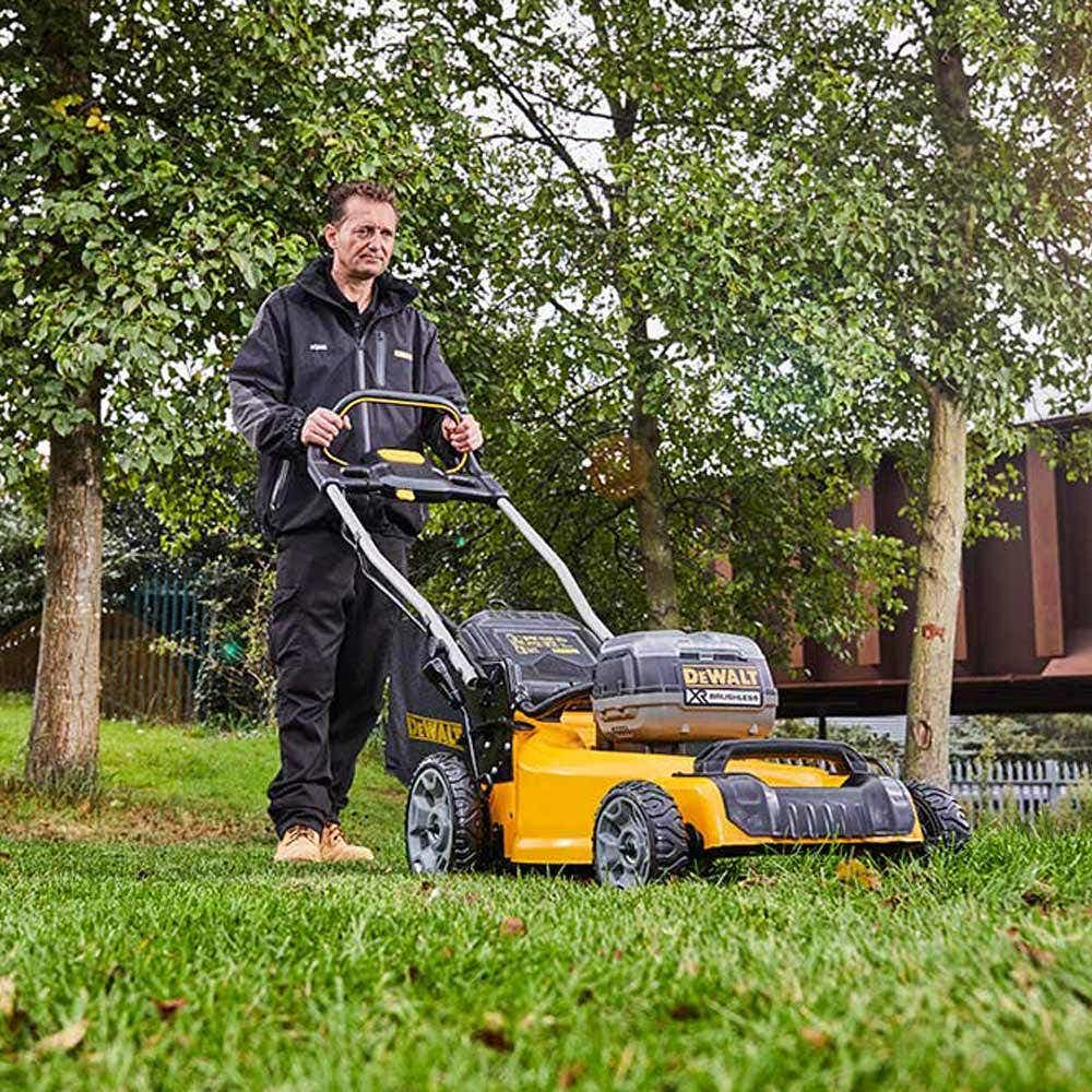 DEWALT 36V Brushless 2 x 5.0Ah 510mm (20 ) Lawn Mower Kit DCMW564P2-XE