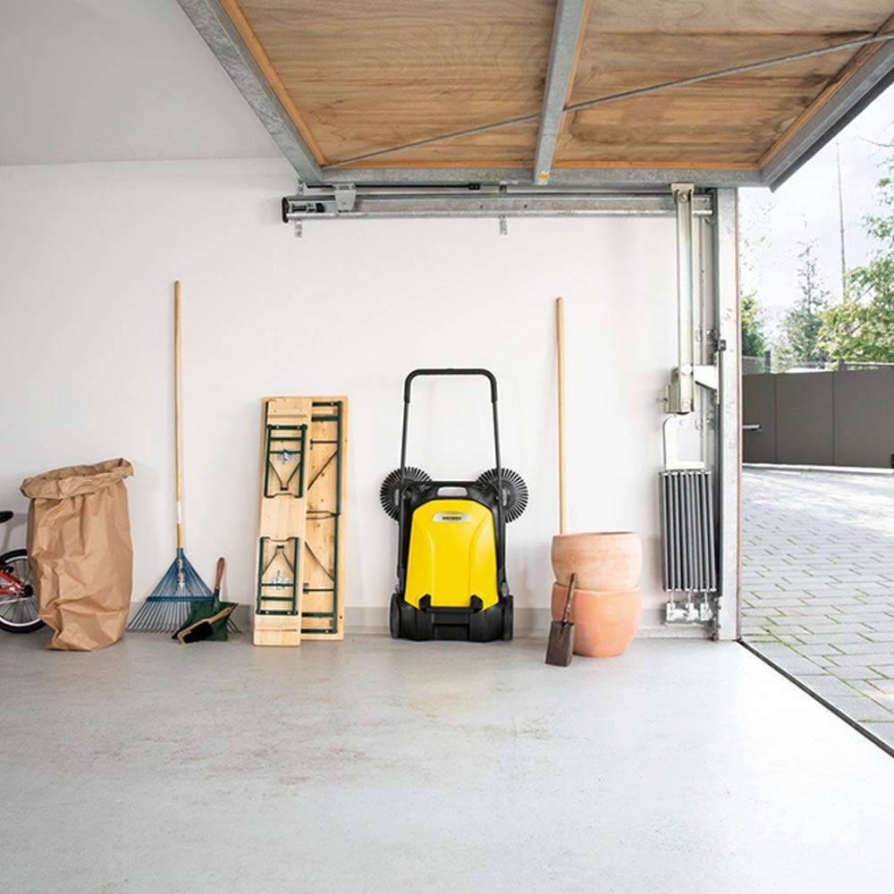 KARCHER 20L 680mm Manual Sweeper S4 Twin 17663600