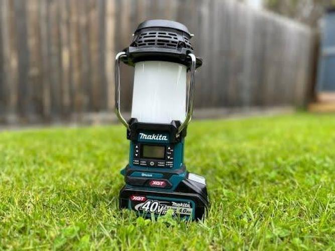 MAKITA 40V Max XGT Bluetooth Digital Radio Lantern Skin MR009GZ