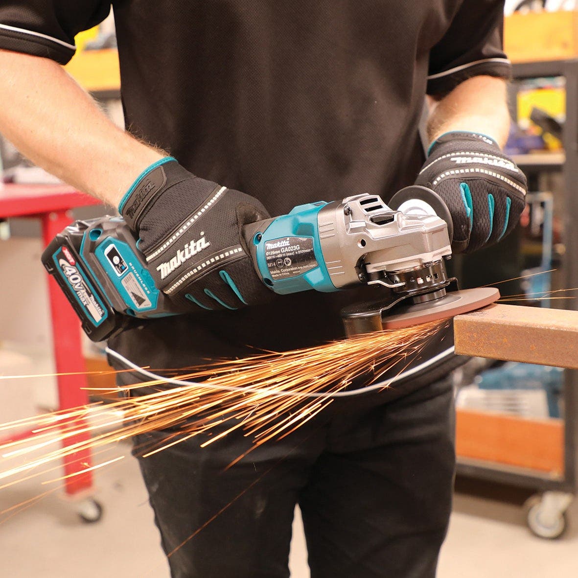 MAKITA 40V Max XGT Brushless 2 x 4.0Ah 125mm Slide Switch Angle Grinder Kit GA023GM201