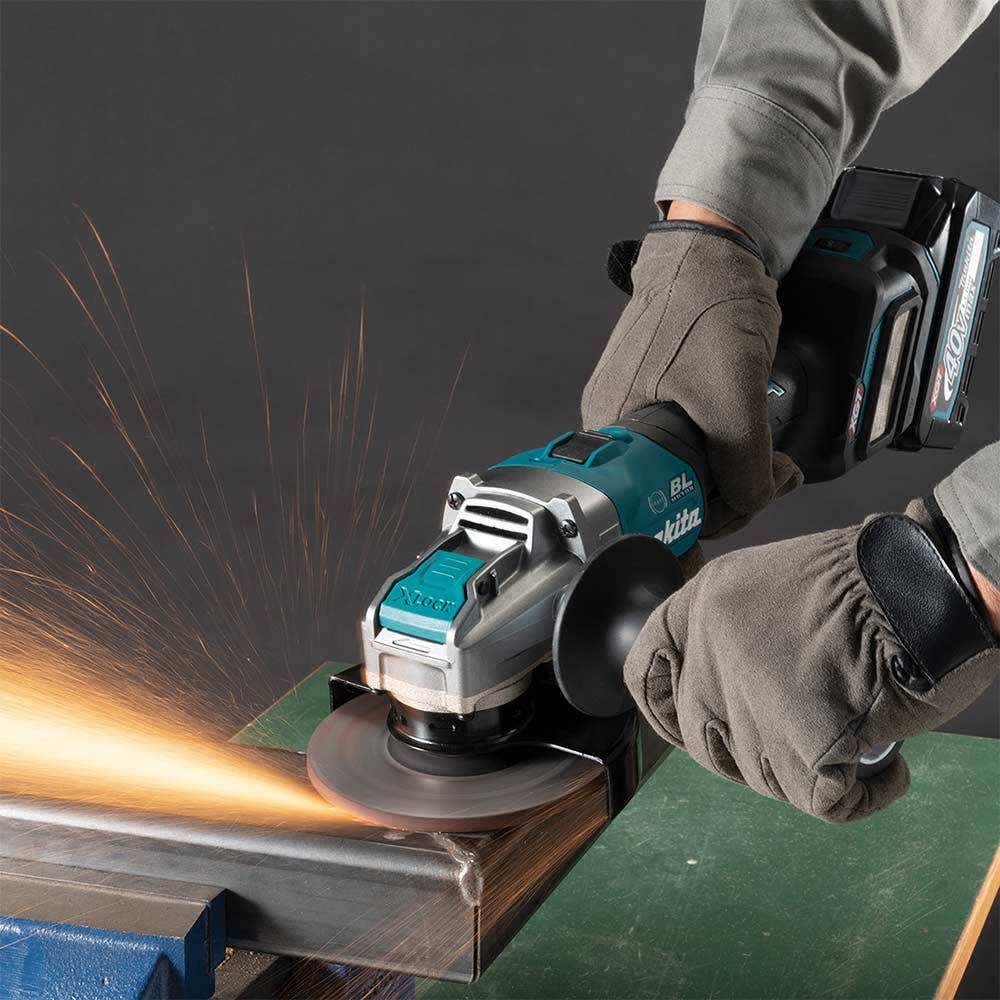 MAKITA 40V Max XGT Brushless X-Lock 2 x 4.0Ah 125mm Slide Switch Angle Grinder Kit GA041GM202
