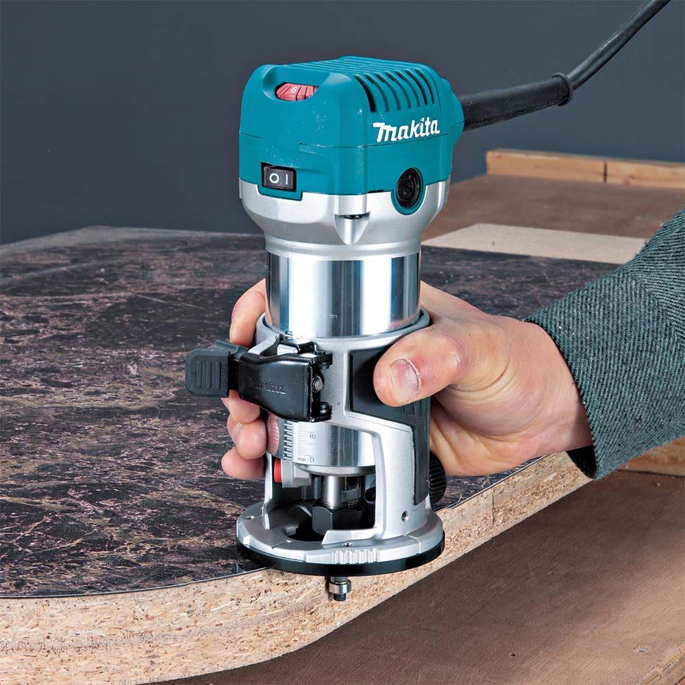 MAKITA 710W 6.35mm Router with Plunge Routing Base RT0700CX2