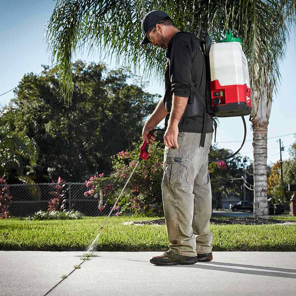 MILWAUKEE 18V 15L Backpack Chemical Sprayer w/ Powered Base Skin M18BPFPCSA0