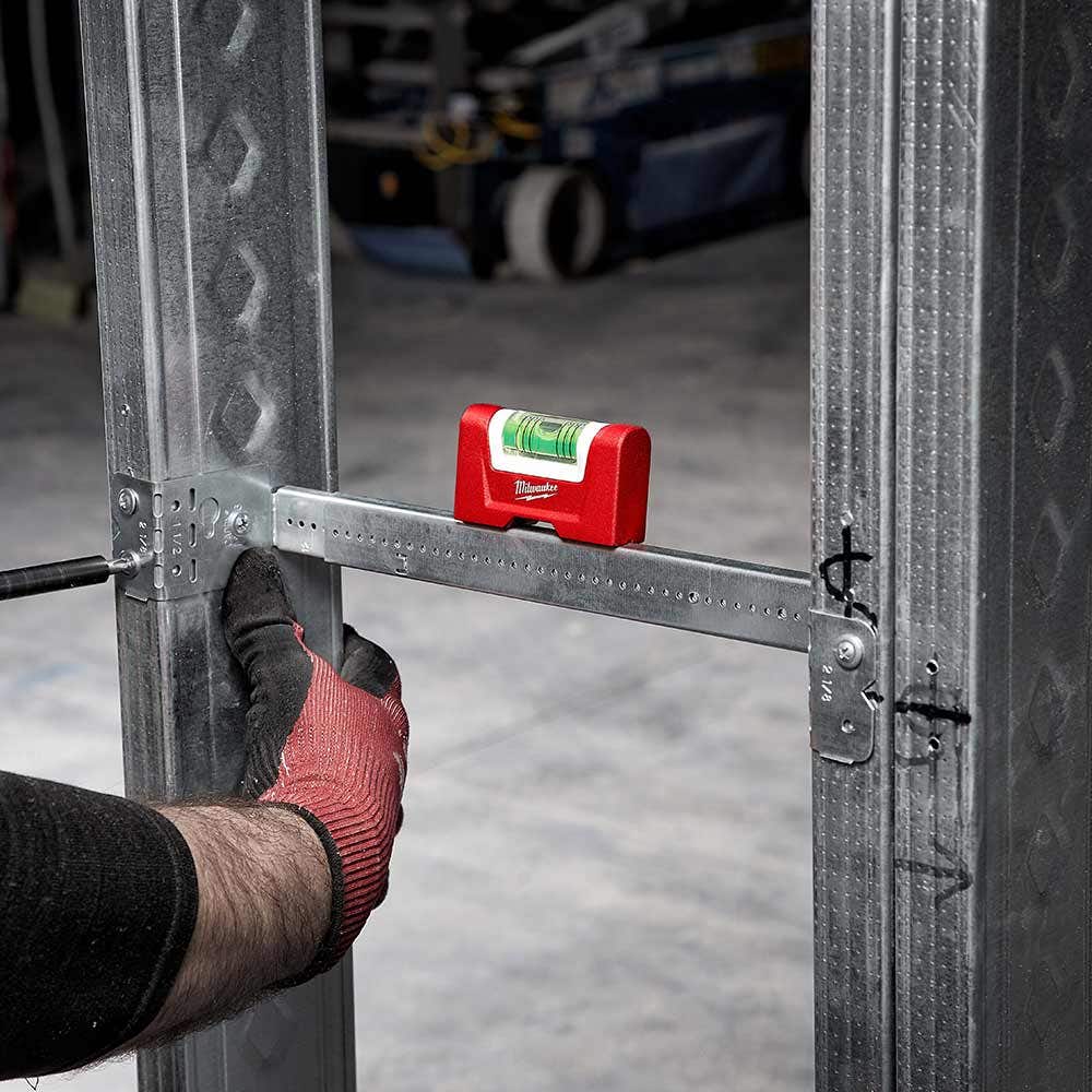 MILWAUKEE Magnetic Pocket Level 48225603