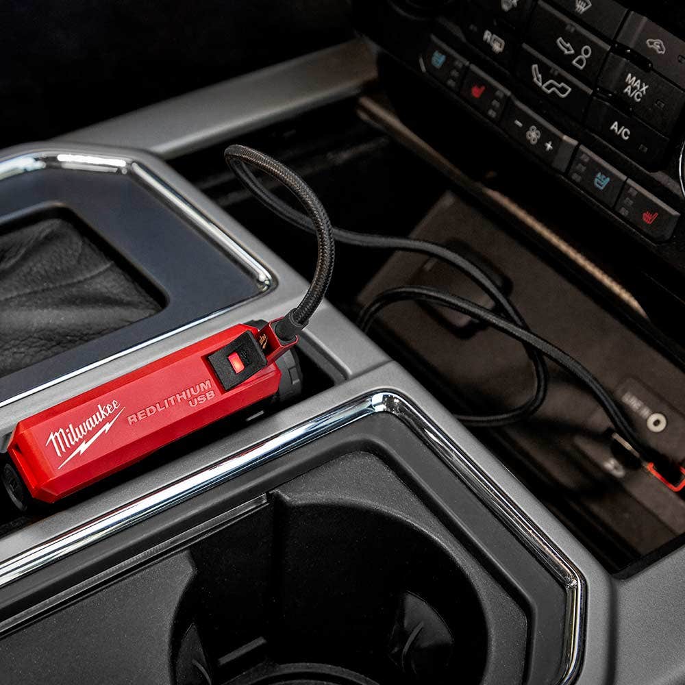 MILWAUKEE REDLITHIUM USB Rechargeable Portable Power Source and Charger Kit L4PPS301