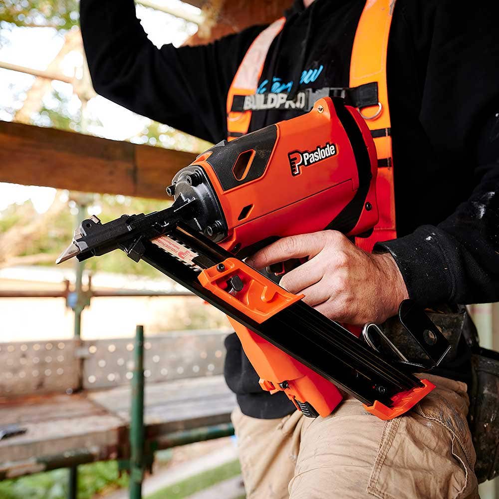 PASLODE 7.4V 1 x 2.0Ah Positive Placement Nailer PPN Kit B60001