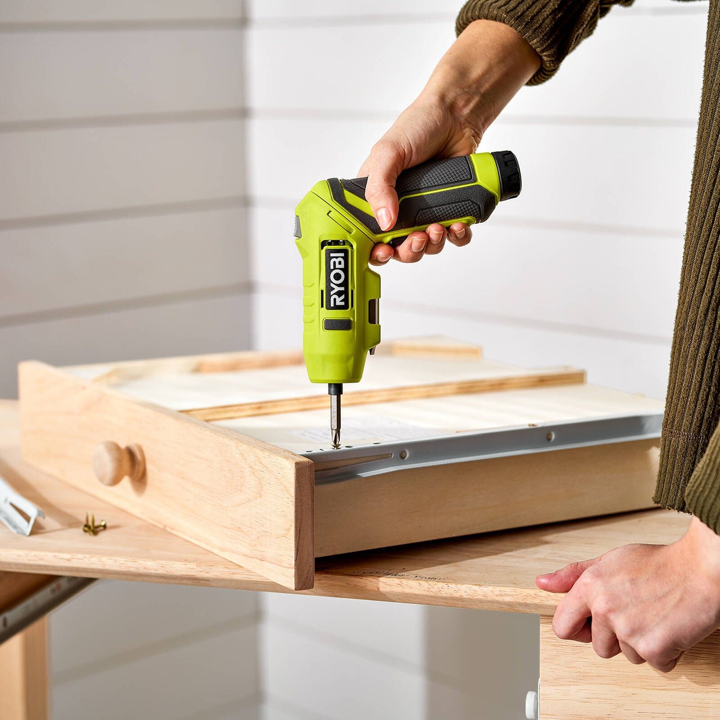 Ryobi USB Lithium Twist Grip Screwdriver - 152 x 44 x 164mm - 2Ah Kit