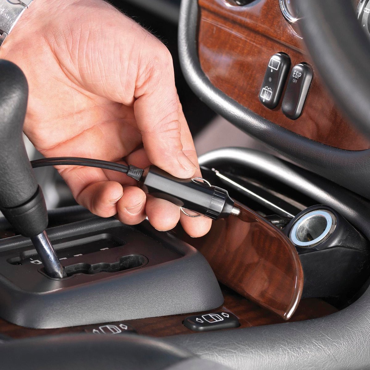 Ozito 12V Portable Pressure Pump - 600L/Hr - Plastic Metal - Easy Use