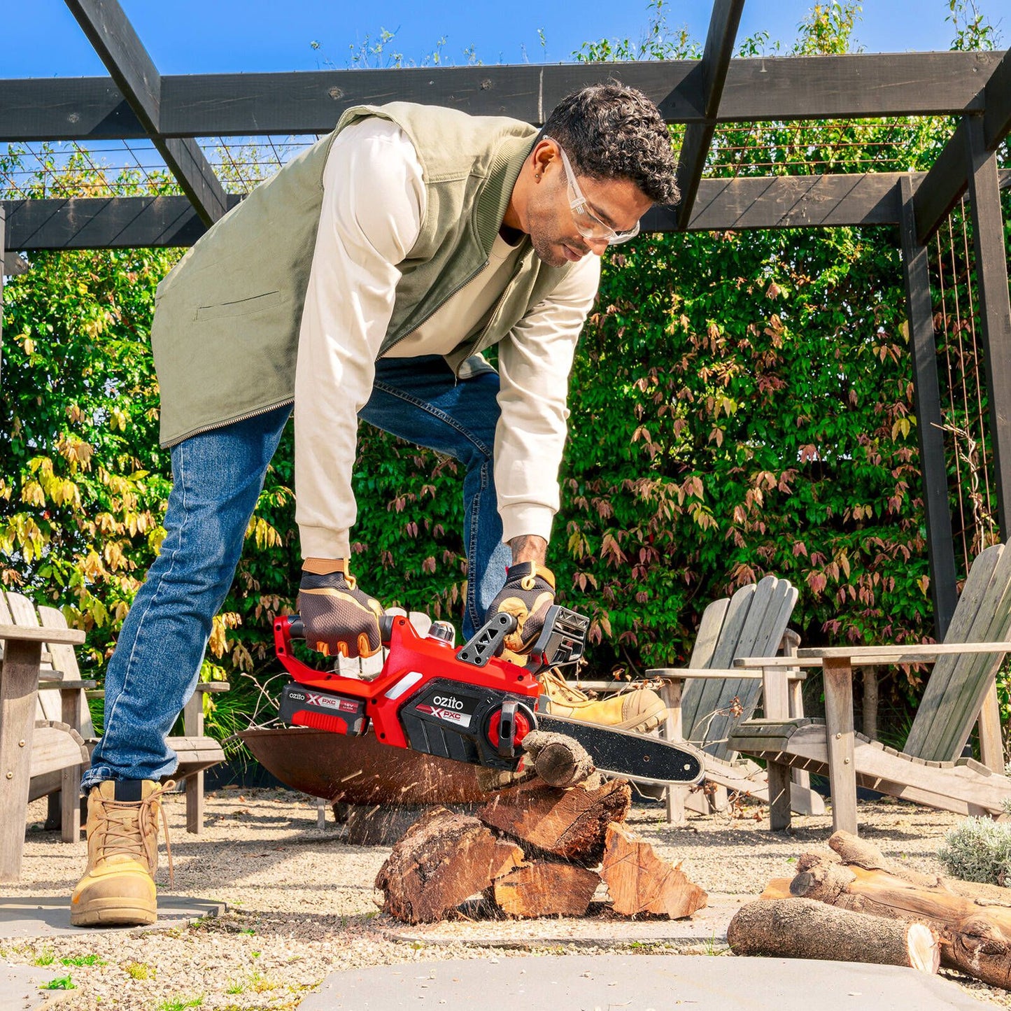 Ozito PXC 18V Cordless Chainsaw Kit - 250mm - 4.0Ah