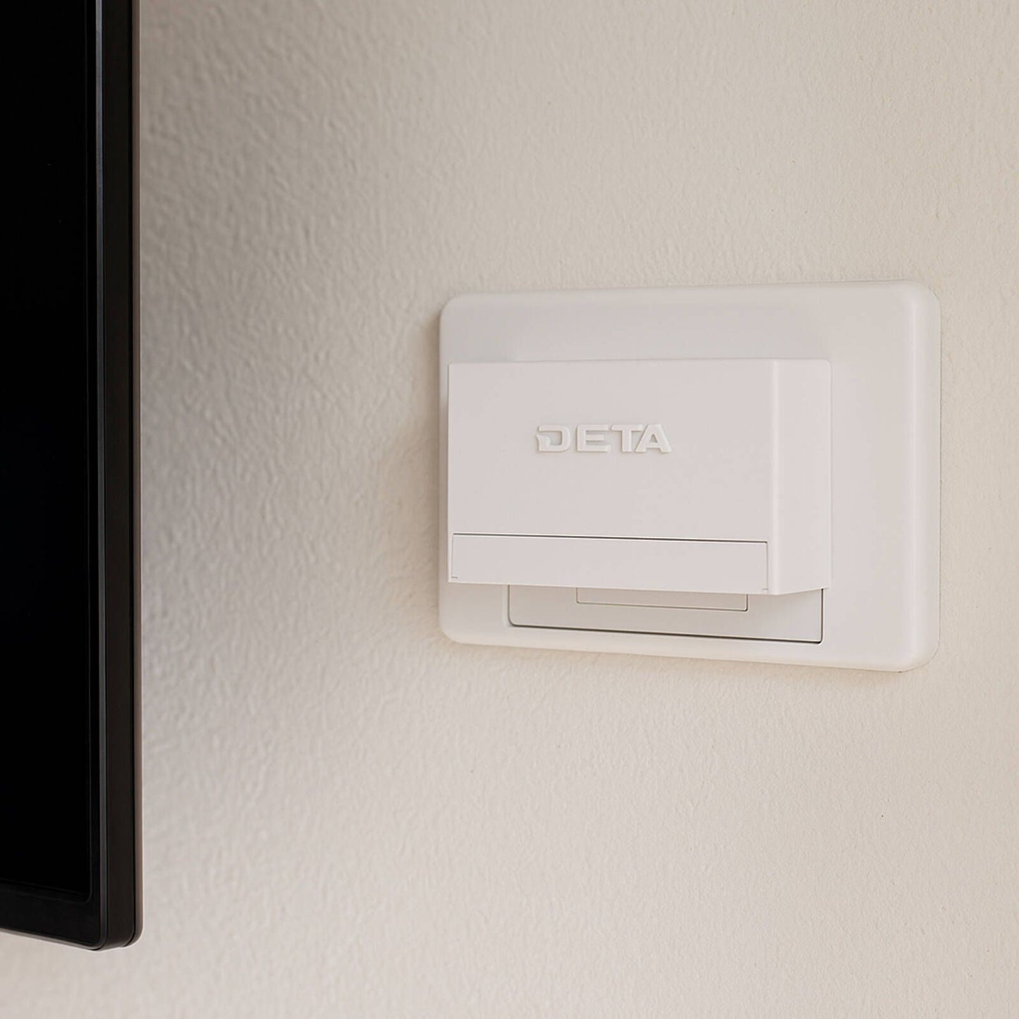Deta Entertainment Wall Plate - 3 Gang - 35 x 210 x 115mm - White