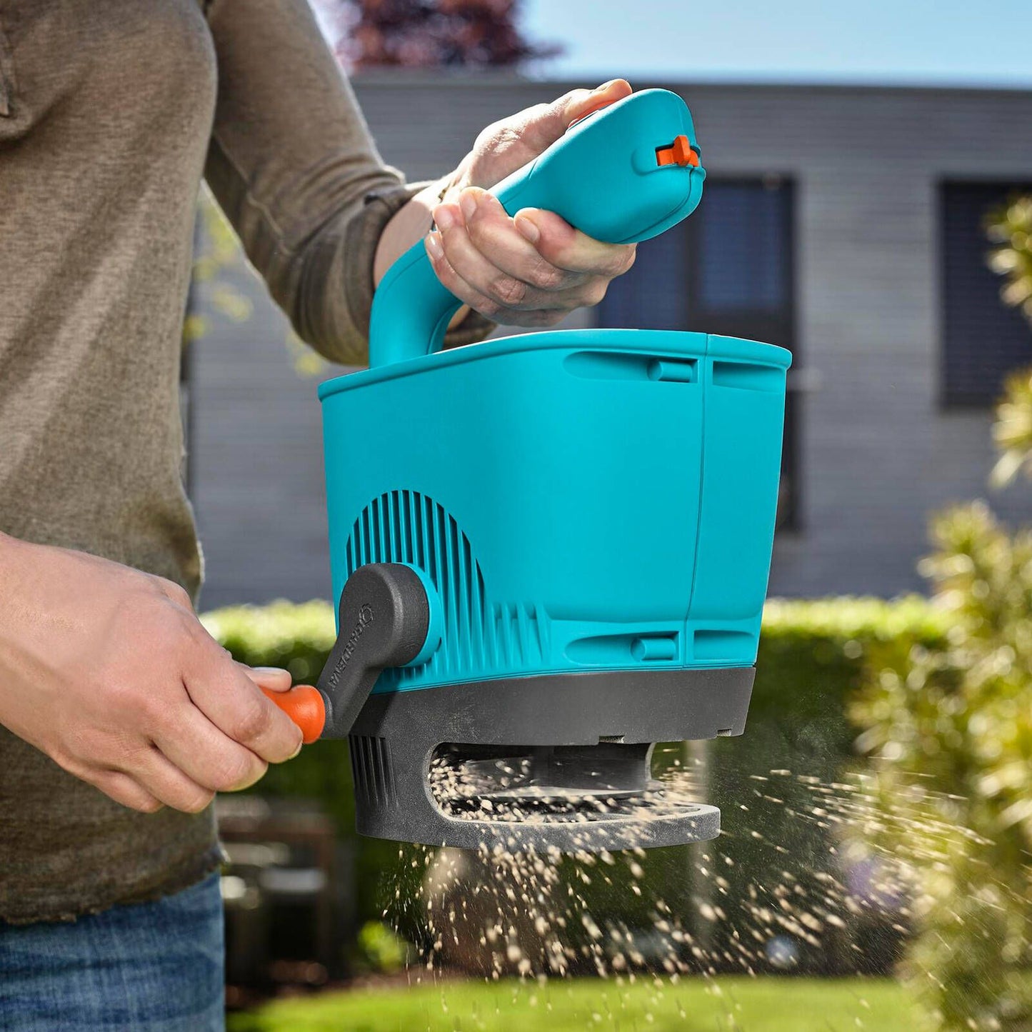Gardena Handheld Seed and Fertiliser Spreader - Medium