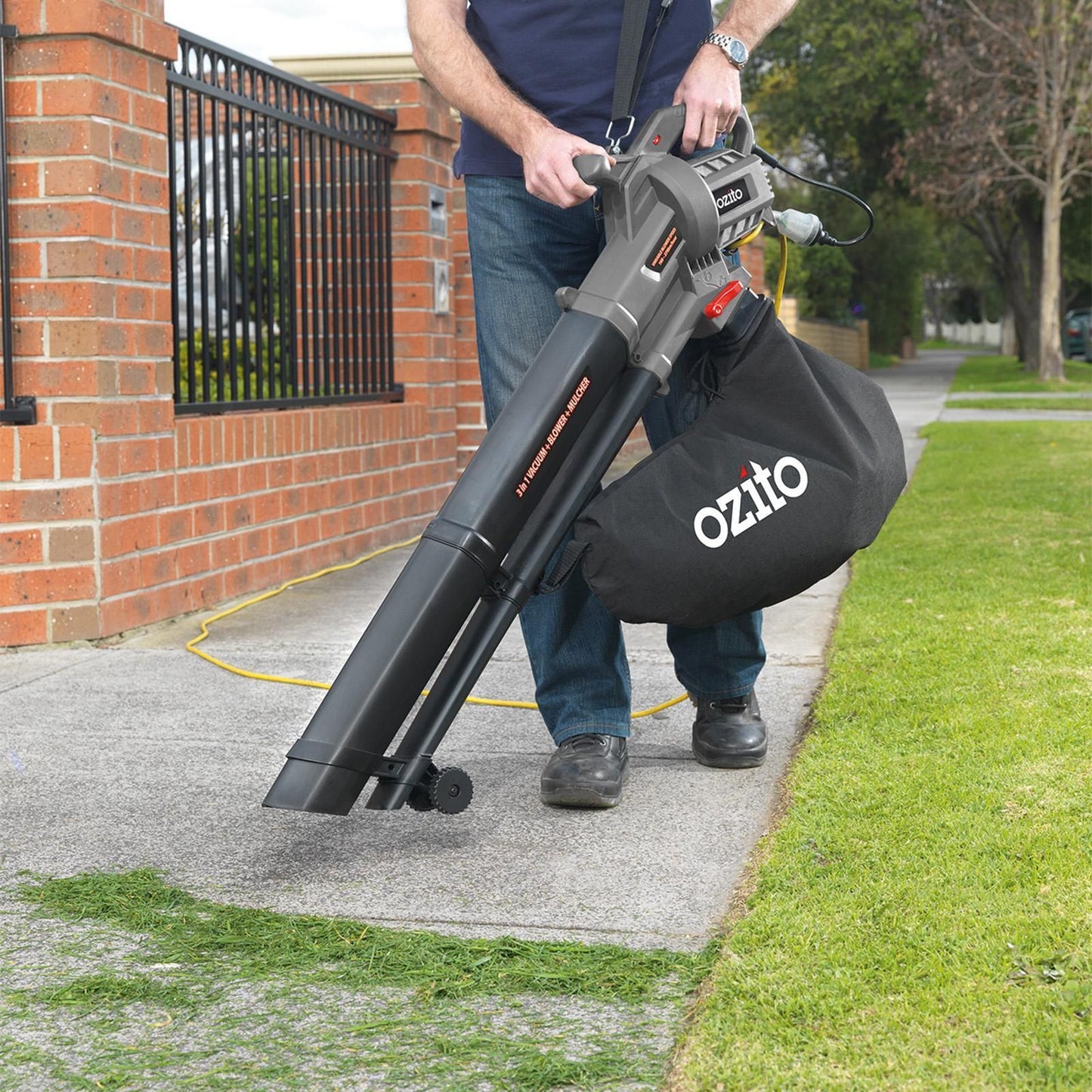 Ozito Blower Vacuum Mulcher - 2400W