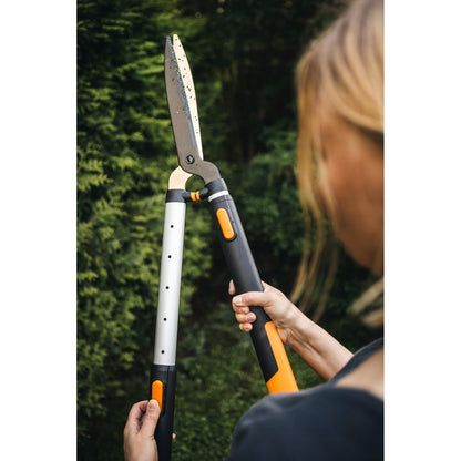 Fiskars Smartfit Telescopic Hedge Shear 675-925mm Steel Efficient Cutting