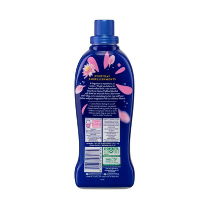 Fluffy Ultra Fabric Softener Divine Blends Lotus - 900mL