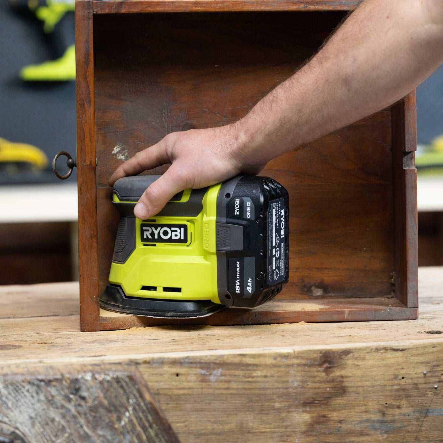Ryobi ONE+ Palm Sander Kit - 2.0Ah - 161 x 210 x 250mm