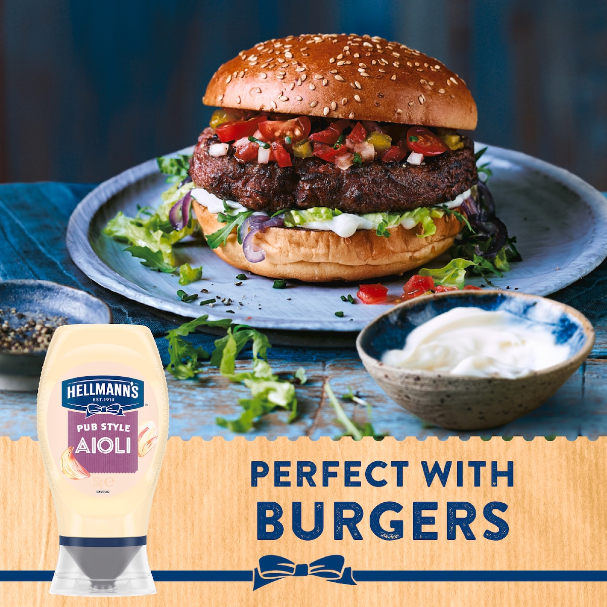 Hellmanns Garlic Aioli Squeeze Mayo 252g