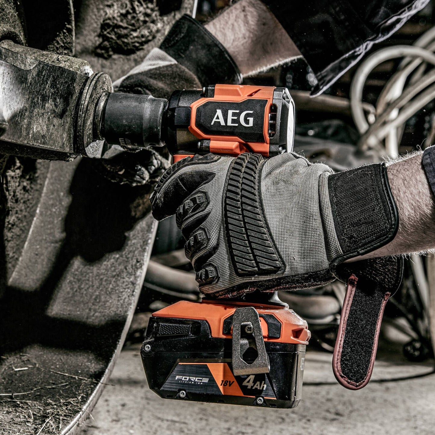 AEG Sub Compact Impact Wrench Kit - 18V - 339Nm - 5Ah