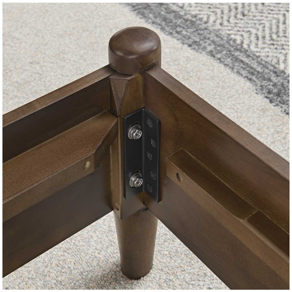Universal Broadmoore Powell Queen Bed Saddle Brown Rubberwood M23113210
