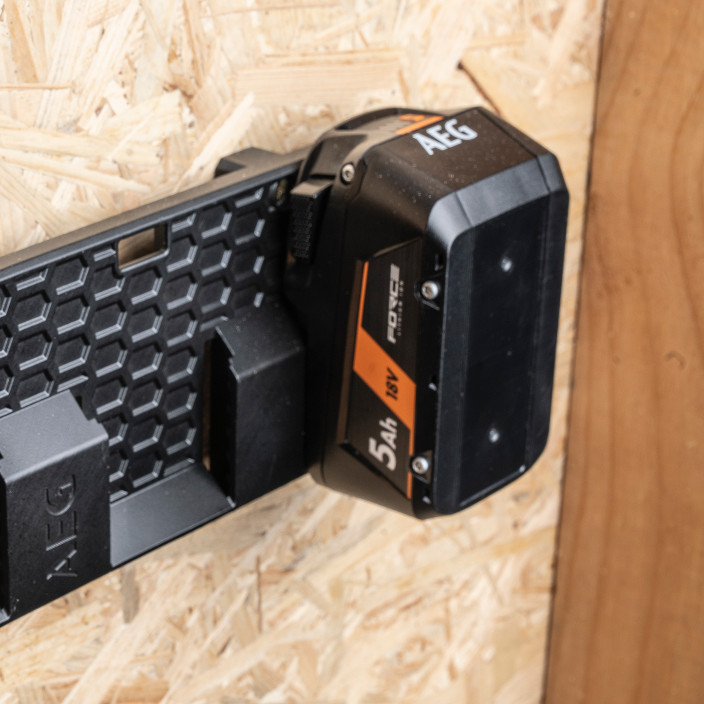 AEG 3 Port 18V Battery Holder - 114 x 26 x 294mm