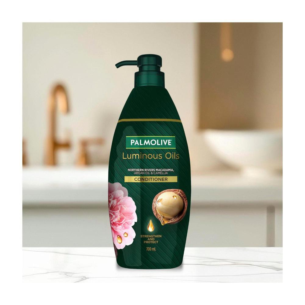 Palmolive Luminous Oils Macadamia Argan Oil & Camellia Conditioner - 700mL