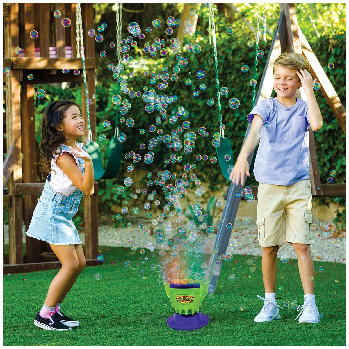 Funrise Bubble Machine 37648 Rechargeable LED Light 2.1L