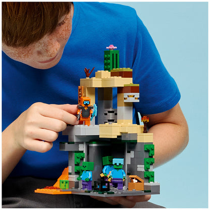 LEGO Minecraft Zombie Dungeon 21587 284-Piece Build Set with Wastelands Wanderer