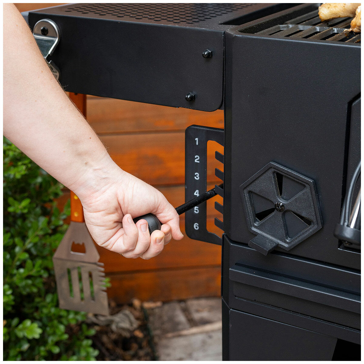 Masterbuilt Charcoal Wagon Grill MB20042219 Black 91cm