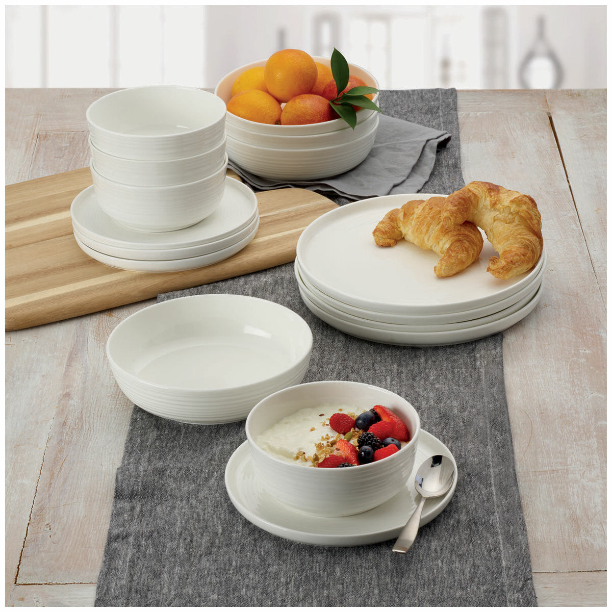 Mikasa Alyssa Bone China Dinner 16 Piece Set White for 4
