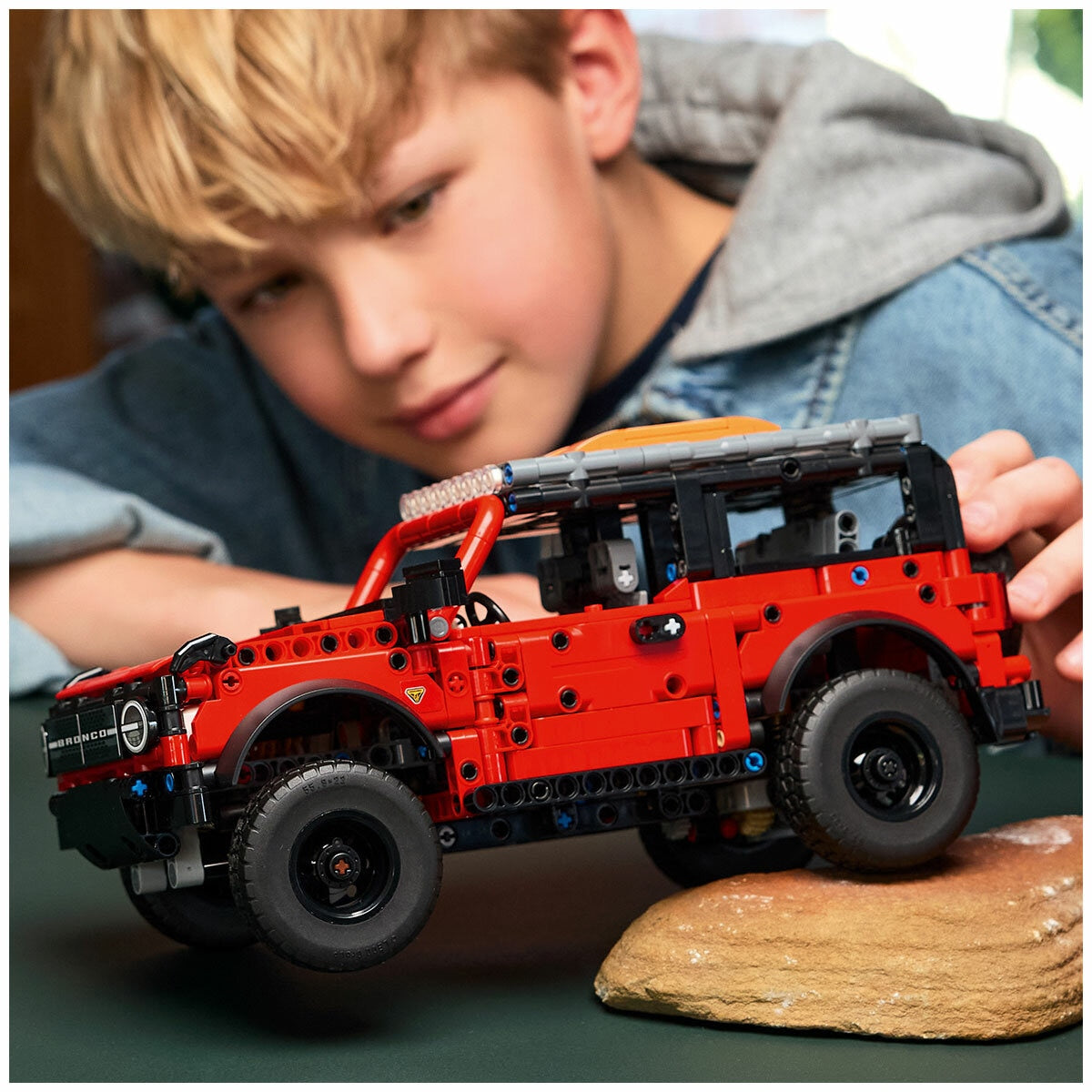 Lego Technic Ford Bronco Suv Red Black 943-Piece Model 42213