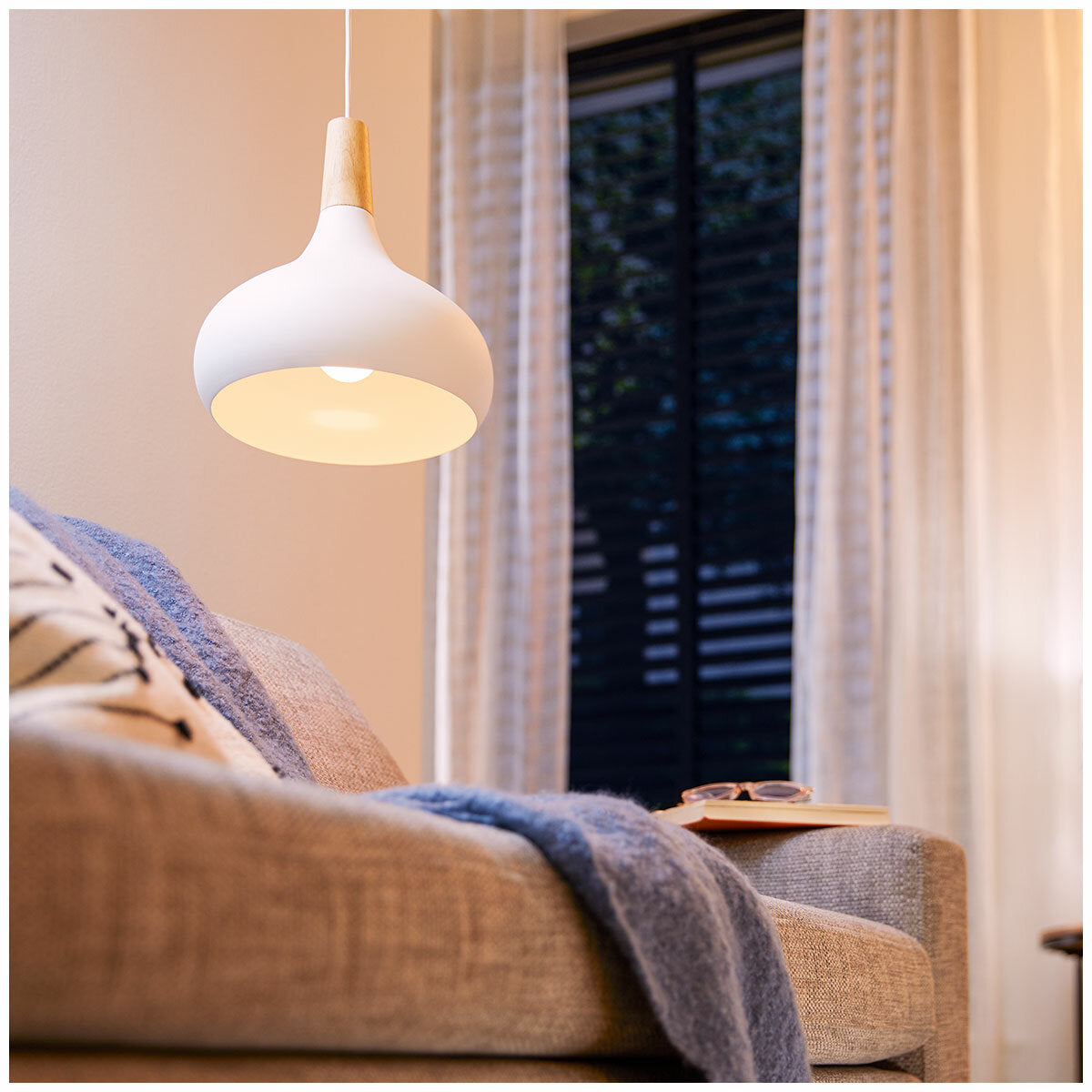Philips Essential LED Bulb 11W B22 6500K Cool Day Light 8 Pack Dimmable