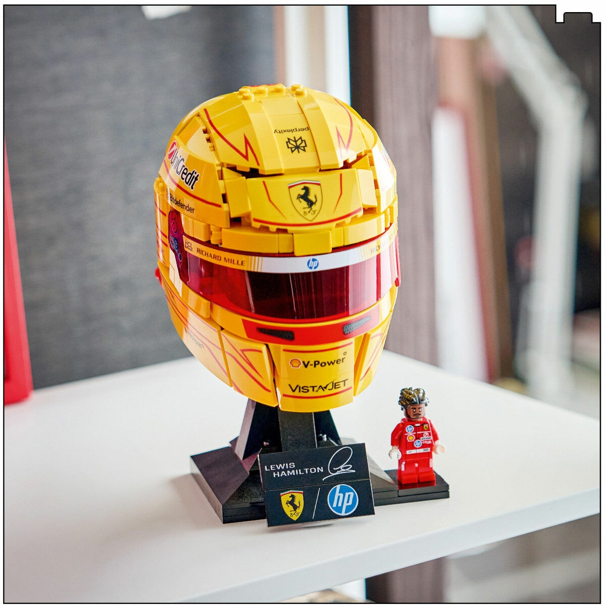 Lego F1 Lewis Hamilton Helmet Building Set Modena Yellow 43022 884 Pieces