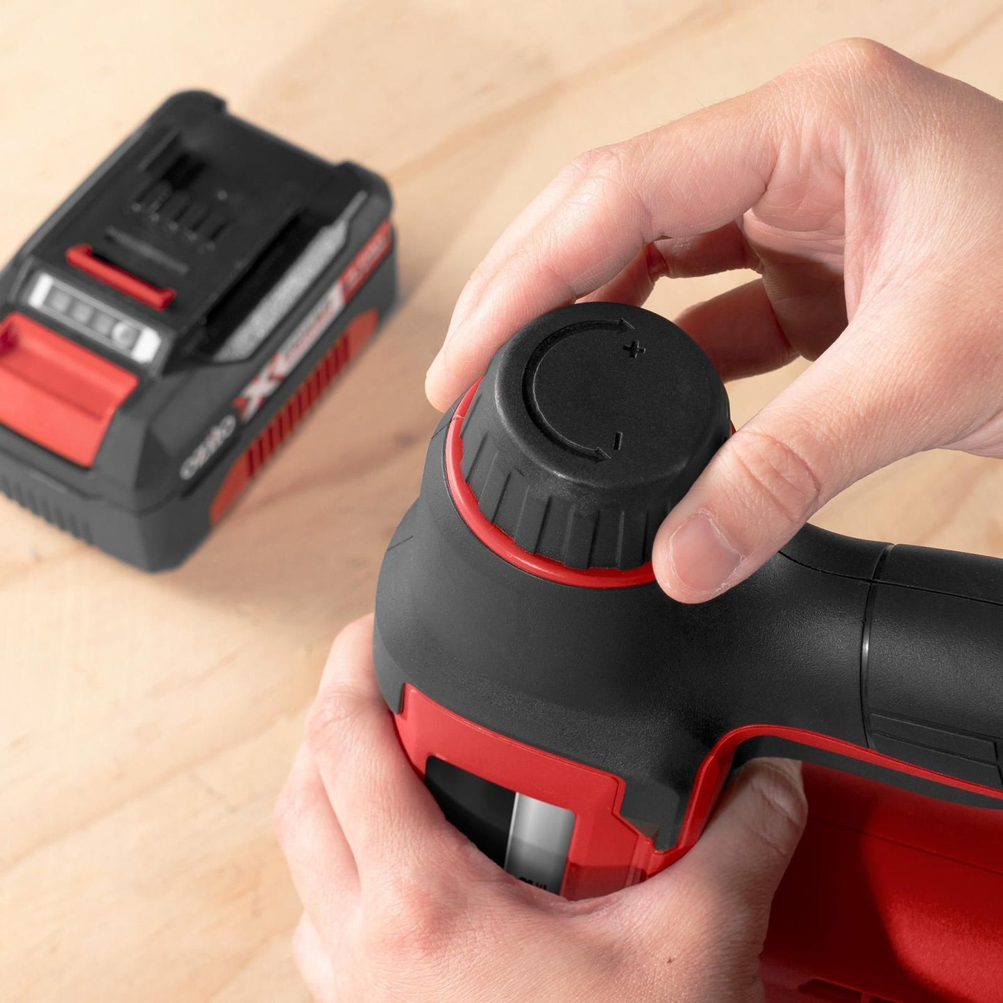 Ozito Cordless 2-in-1 Nail and Staple Gun - PXNGS-018 - 290 x 100 x 240mm