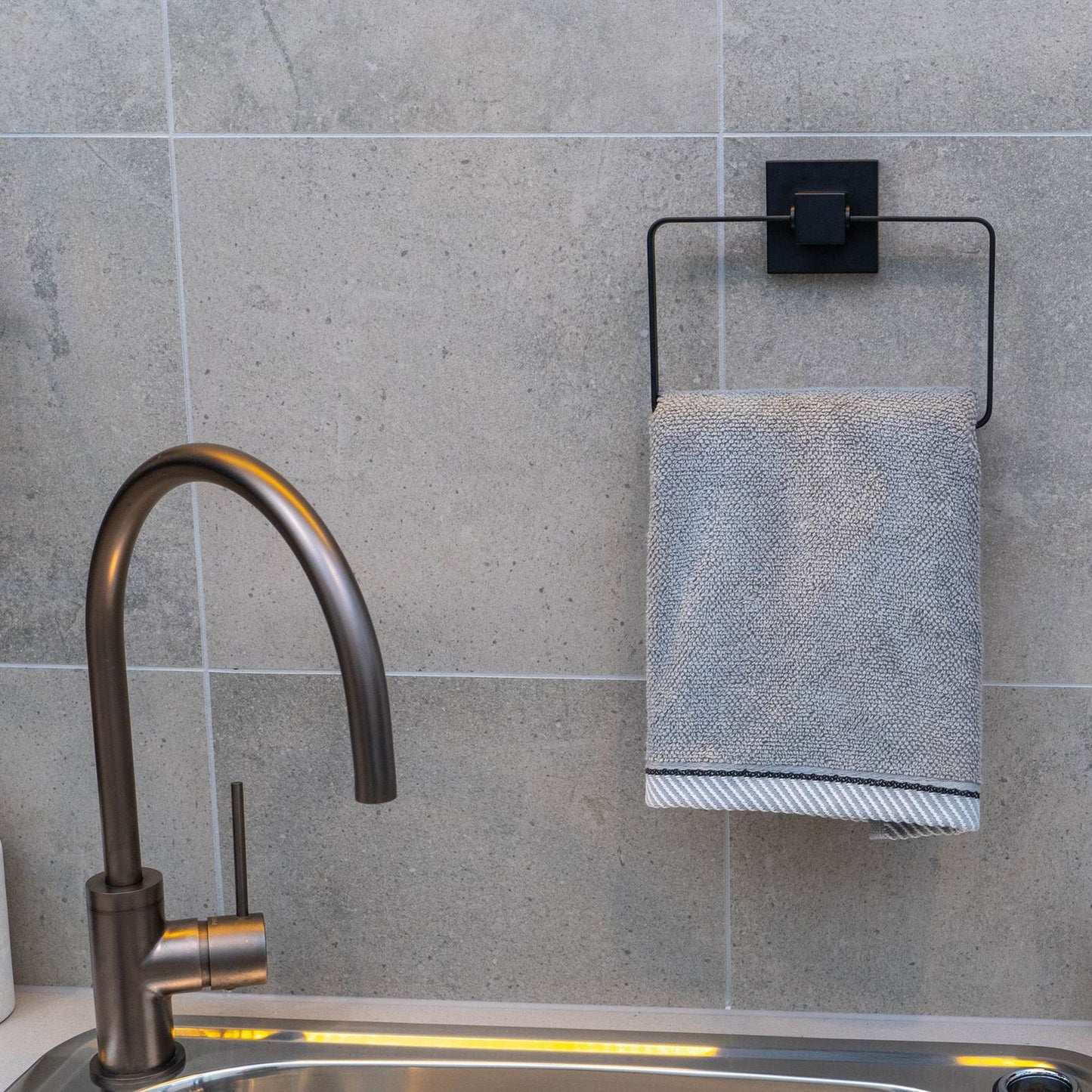 Fusion Loc Suction Bathroom Towel Ring - 13kg - Matte Black - 180 x 140 x 35mm