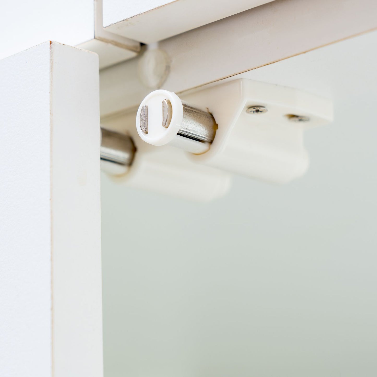 Taskmaster Magnetic Door Catch - 67mm