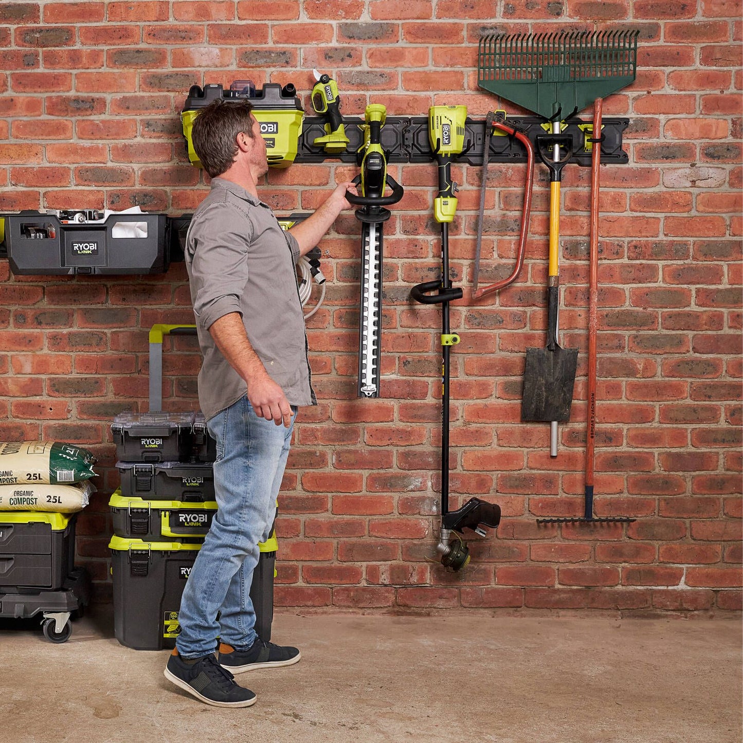 Ryobi Link 12 Piece Wall Kit - 838mm Rails - 94kg
