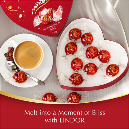 Lindt Lindor Heart Chocolate Box 147g