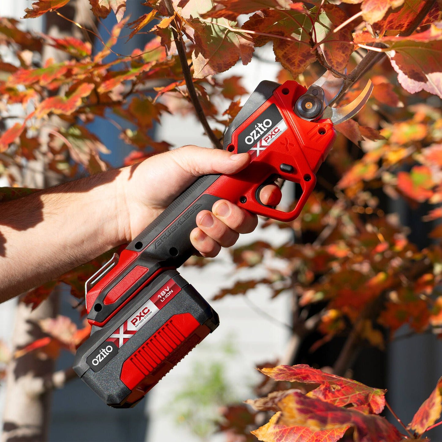 Ozito PXC 18V Brushless Pruning Secateurs - 28mm - Skin Only