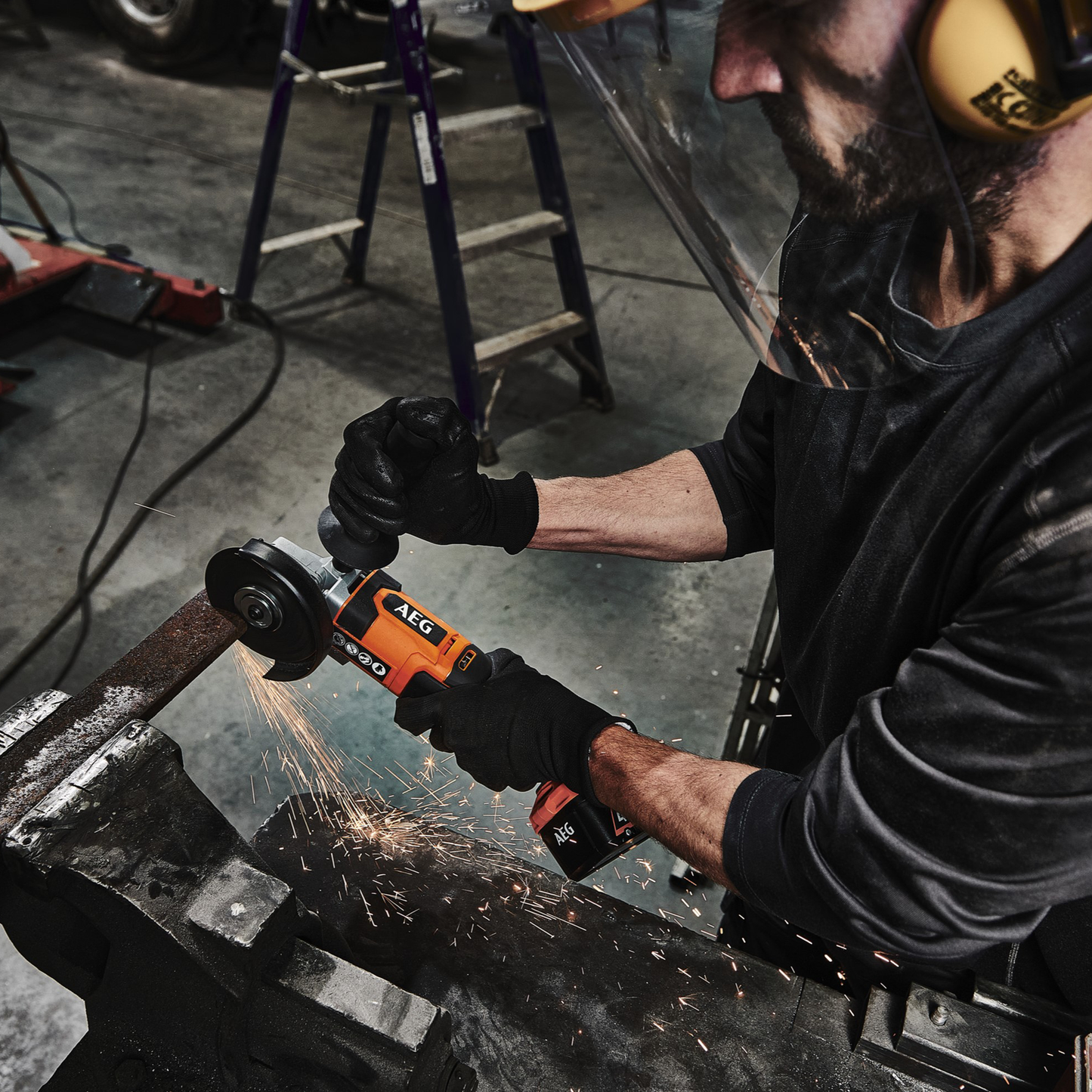 AEG Angle Grinder - 18V - 125mm - 9,200rpm - Skin Only