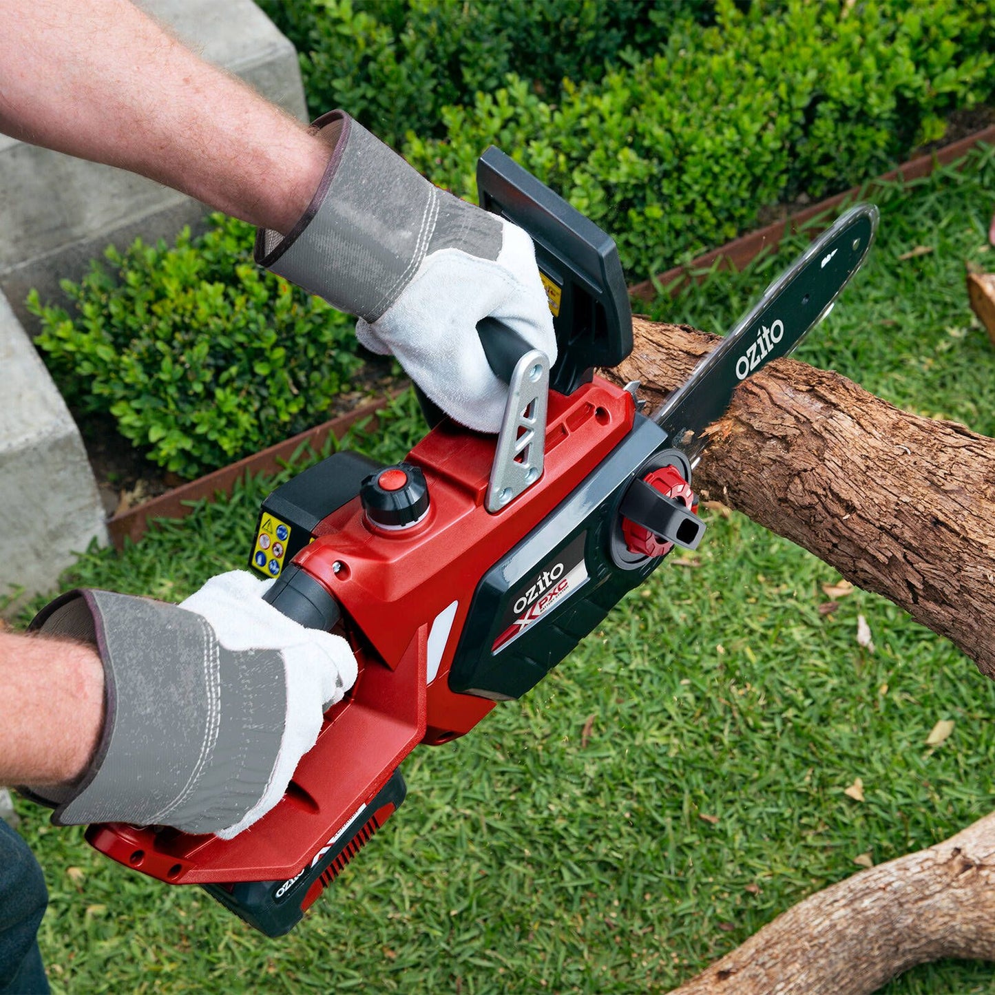 Ozito PXC 18V Cordless Chainsaw Kit - 250mm - 4.0Ah