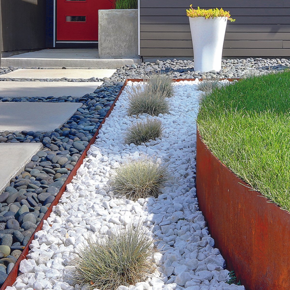 Jack Bright White Decorative Pebble 35-50mm Garden Edging Mulch