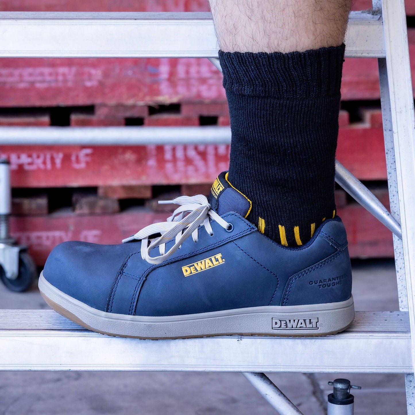 Dewalt Milbank Safety Work Shoe - Size 8 - Navy