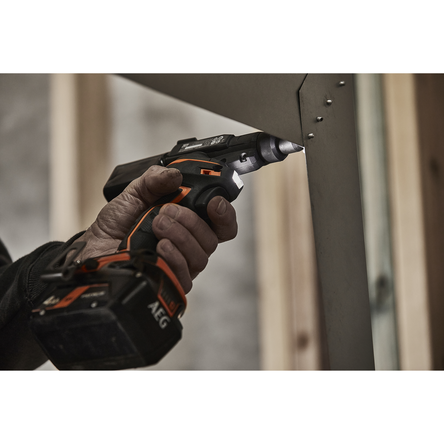 AEG Compact Rivet Gun - 18V - 4.8mm - 5Ah Kit