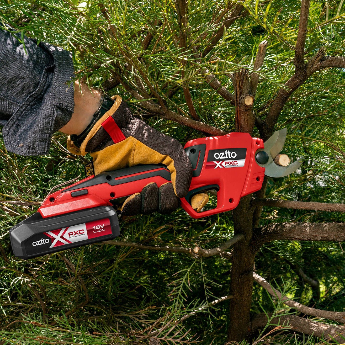 Ozito PXC 18V Cordless Pruning Secateurs - 2.5Ah Kit - 25mm